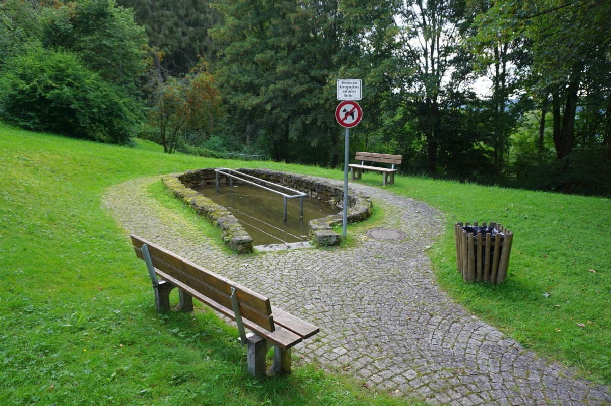 Kneippanlage mit Wassertretbecken