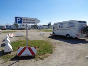 Wohnmobilstellplatz Bahnhof Warnemünde