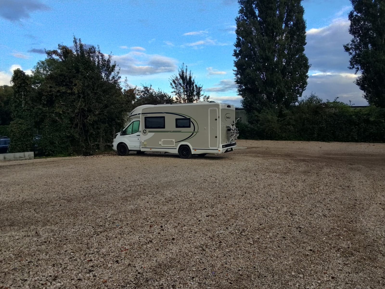 Wohnmobilstellplatz am Outletcenter in Zippel