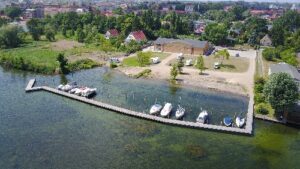 Wohnmobilstellplatz Hangar 19 in Schwerin Wohnmobilstellplatz Hangar 19 in Schwerin