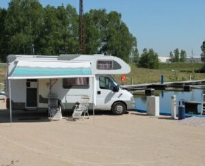 Wohnmobilstellplatz am Sportboothafen