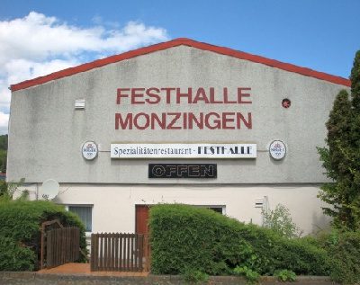 Wohnmobilstellplatz an der Festhalle in Monzingen