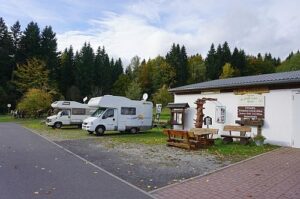 Wohnmobilstellplatz am Offenstall Wohnmobilstellplatz am Offenstall