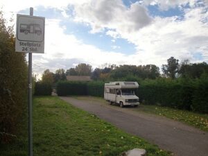 Wohnmobilstellplatz am Tennisclub Bellheim