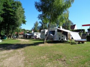 Wohnmobilstellplatz am Strandhotel Mirow Wohnmobilstellplatz am Strandhotel Mirow