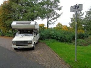 Stellplatz an der Sporthalle in Münzberg